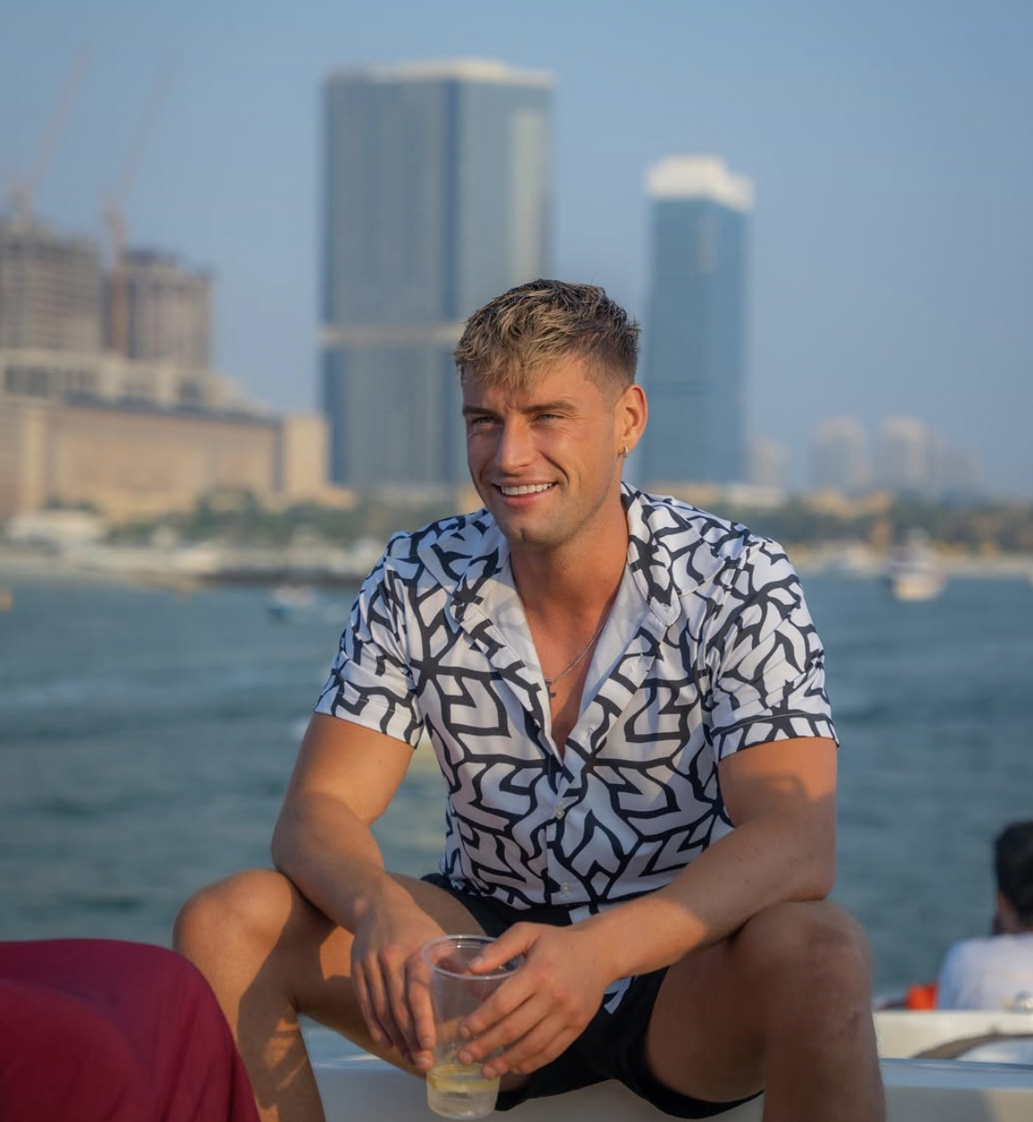 Portl and Dubai social discovery